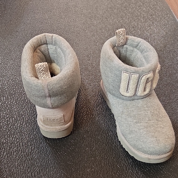 UGG Light Gray Knit Boots - Picture 14 of 15
